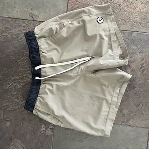 Vuori Kore Short 5"   (Color: Light Oregano)